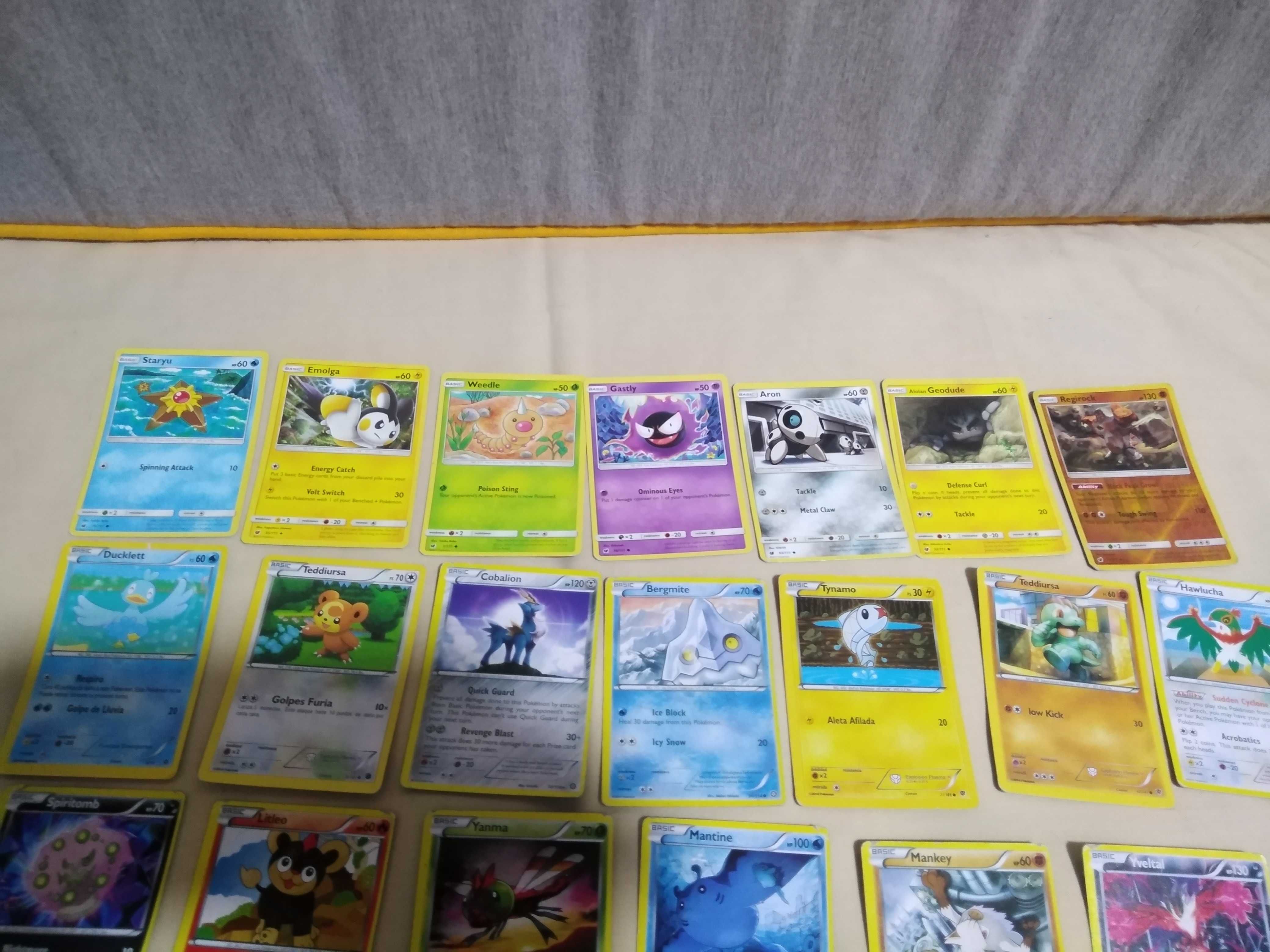 varias cartas Pokémon