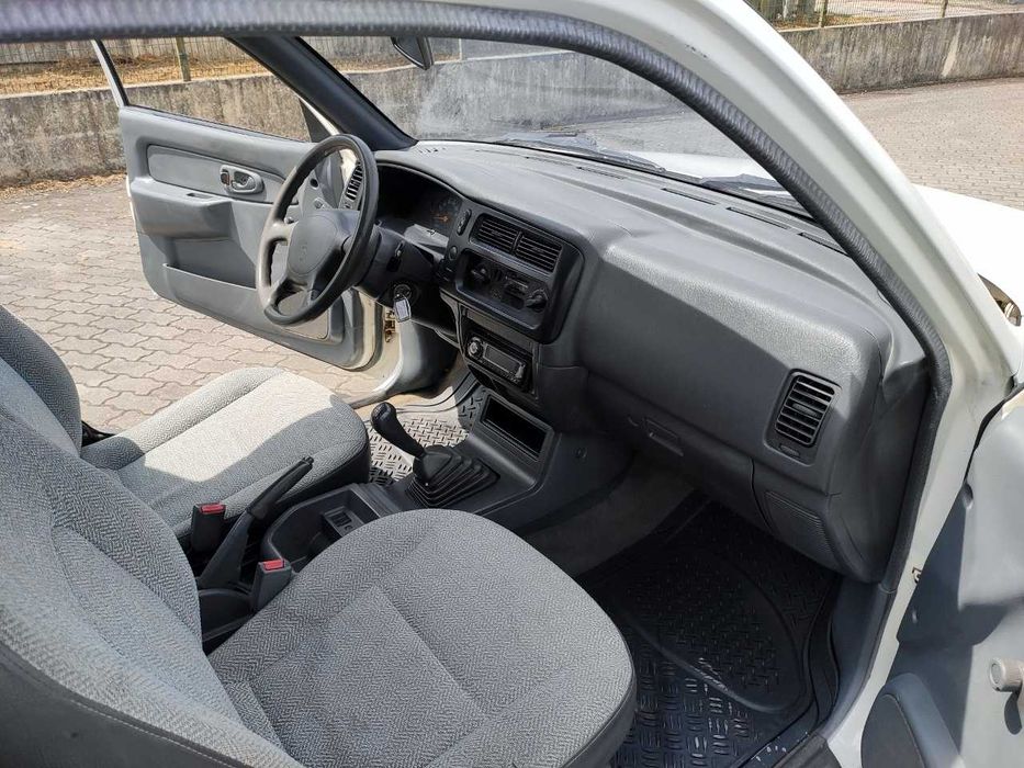 Mitsubishi l200 4 lugares