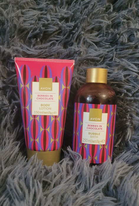 Zestaw pielęgnacyjny owoce leśne w czekoladzie płyn balsam Avon