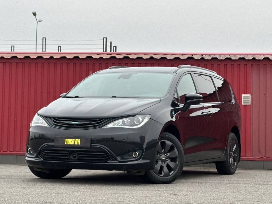 Chrysler Pacifica 2019 року, 3.6 гібрид, автомат, передній привід,233т