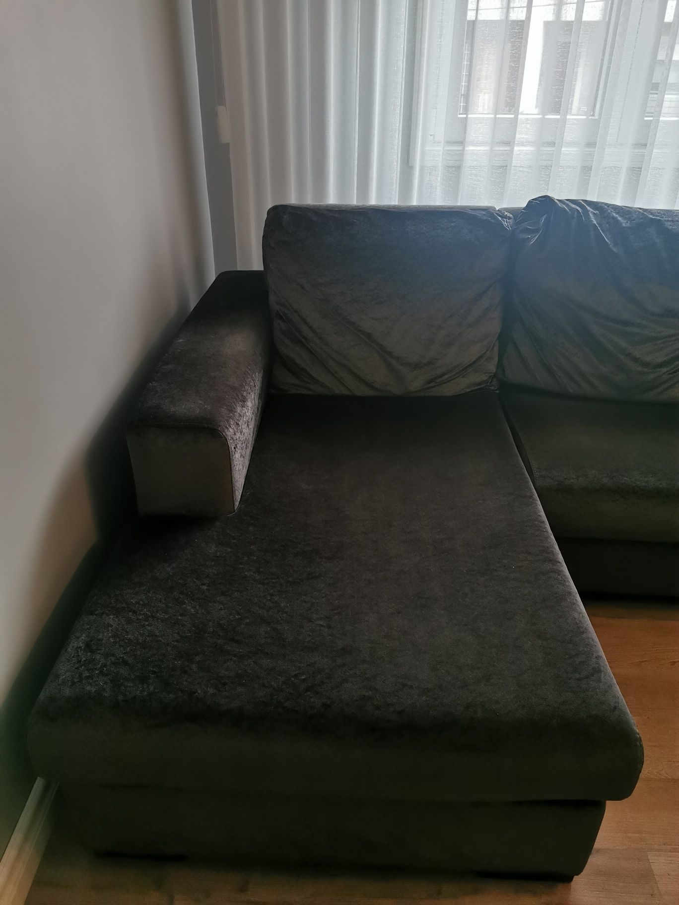 Sofá com chaise longue