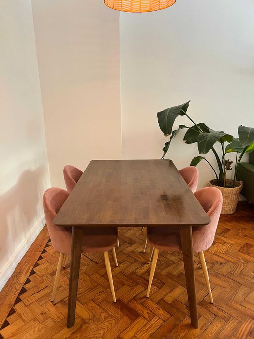 Mesa 150x90cm e 4 cadeiras Sklum