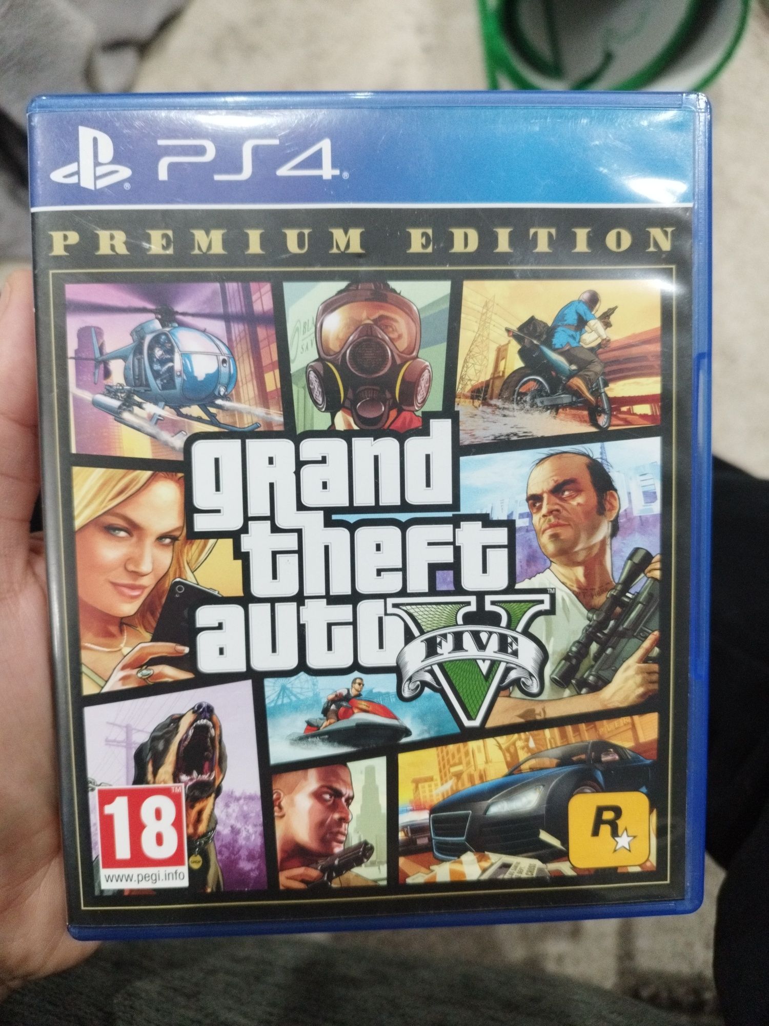 Caixa jogo GTA V ps4