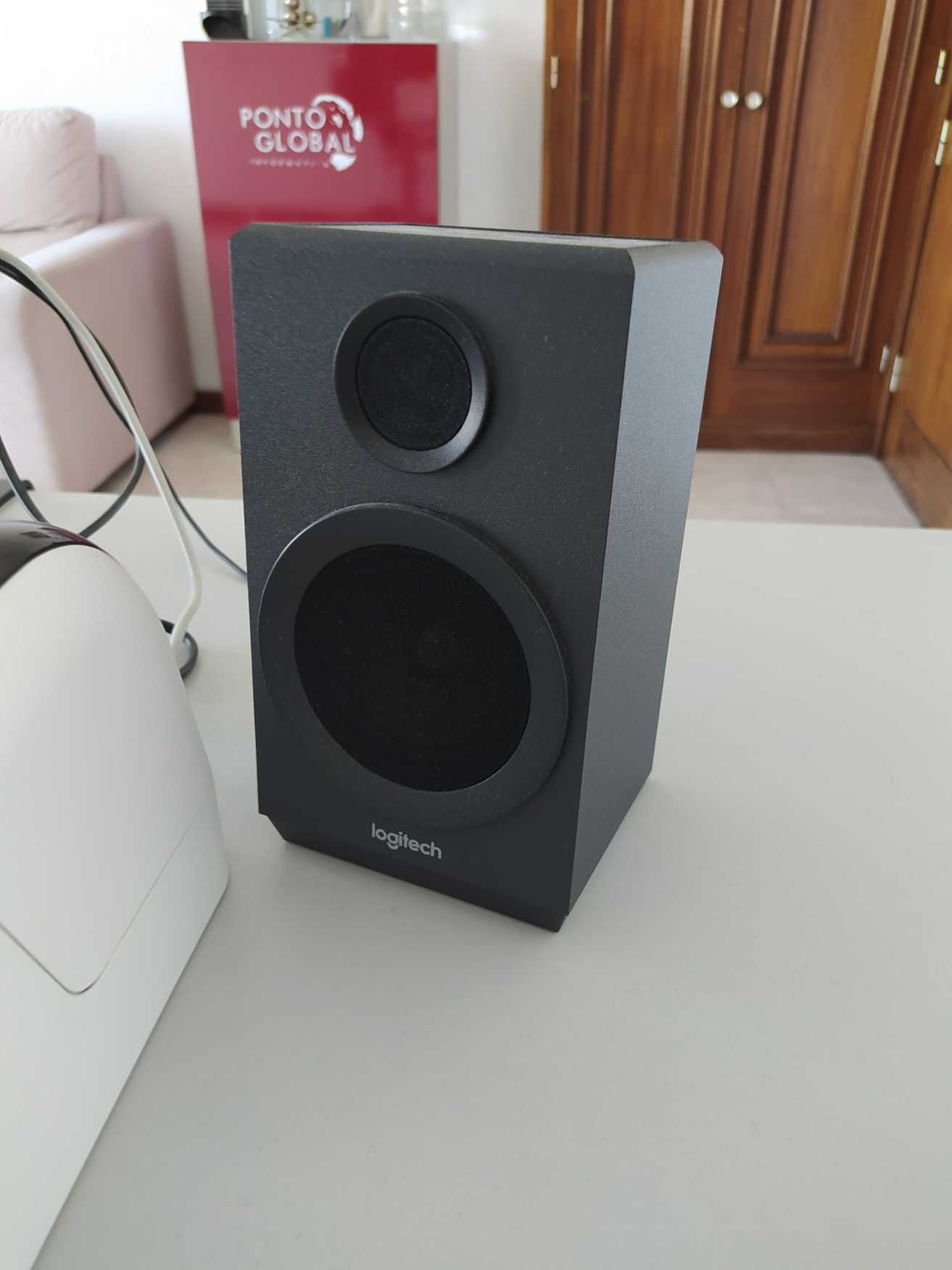 Logitech Speakers com subwoofer Z333 2.1 80W em excelente estado