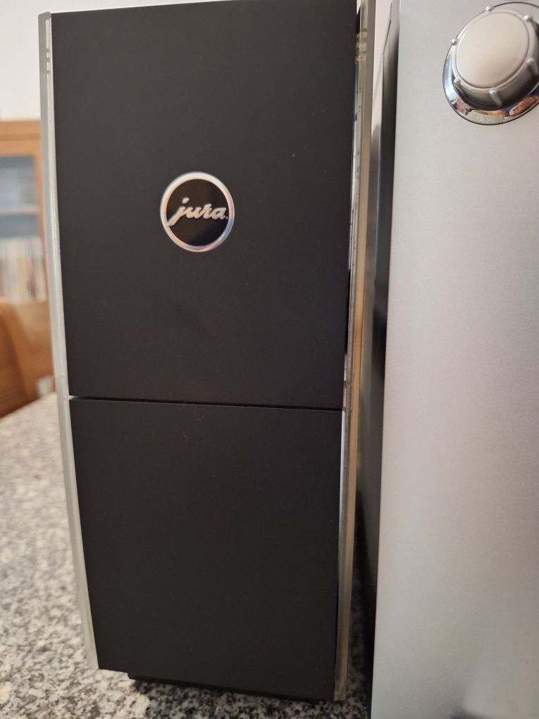 Maquina Jura Mais aquecedor de chavenas