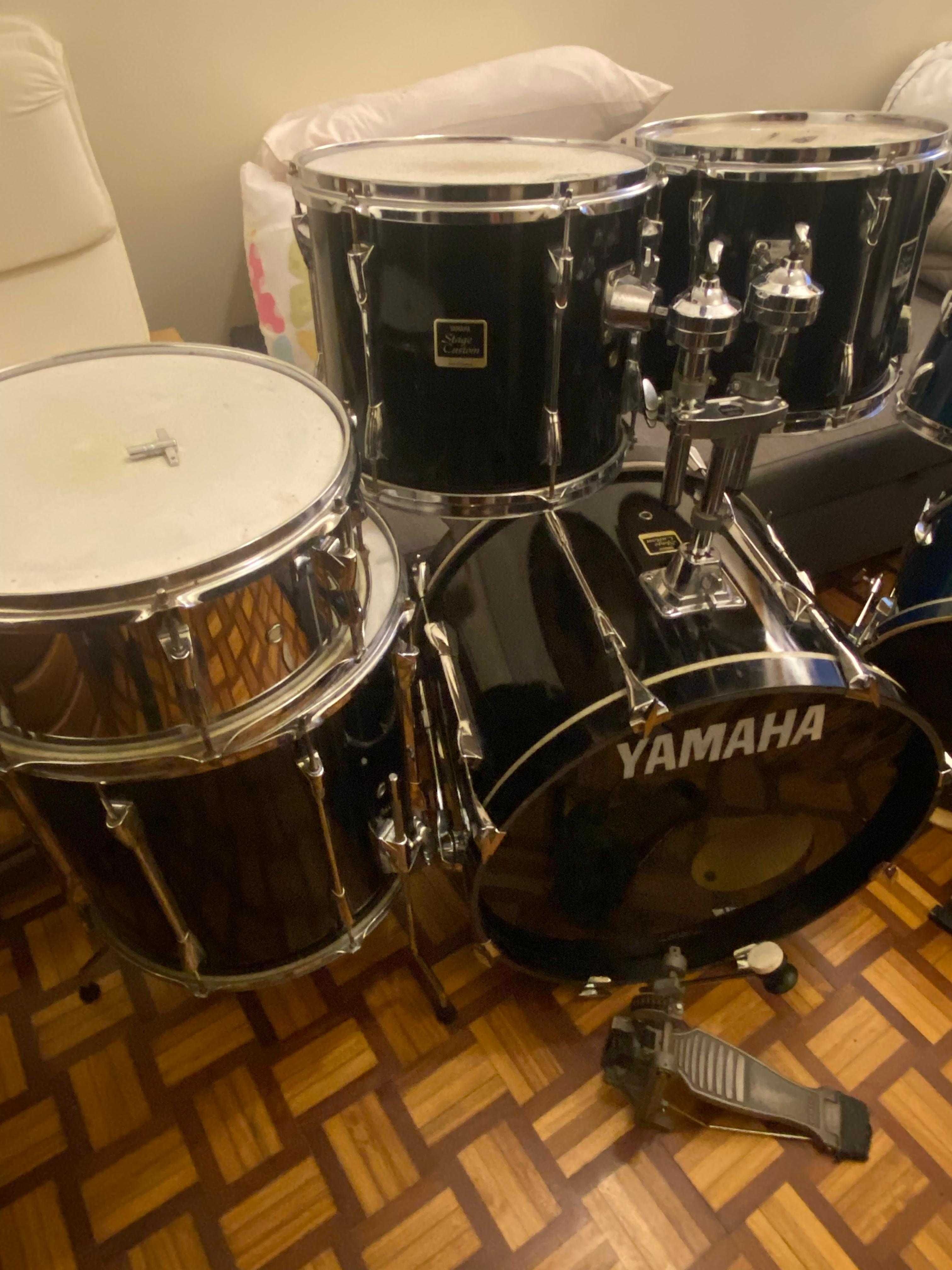 Conjunto Yamaha Stage Custom + Bateria compacta infantil