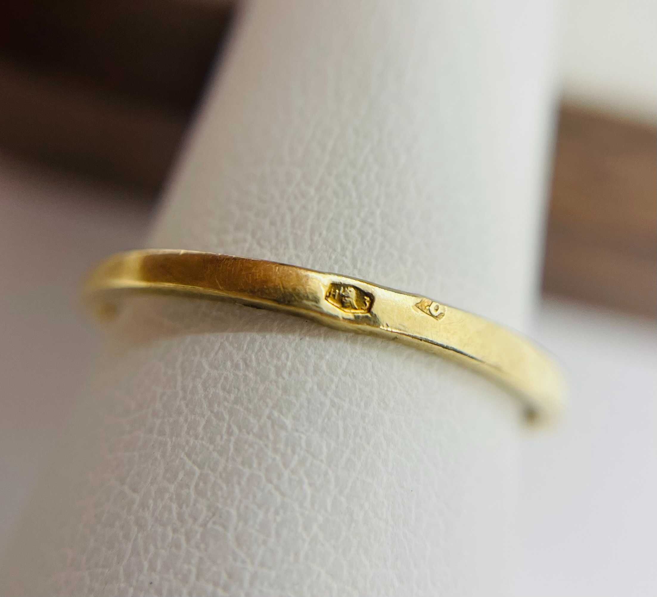 Złoty pierścionek z cyrkoniami 585 - rozmiar 15 - STAN IDEALNY!