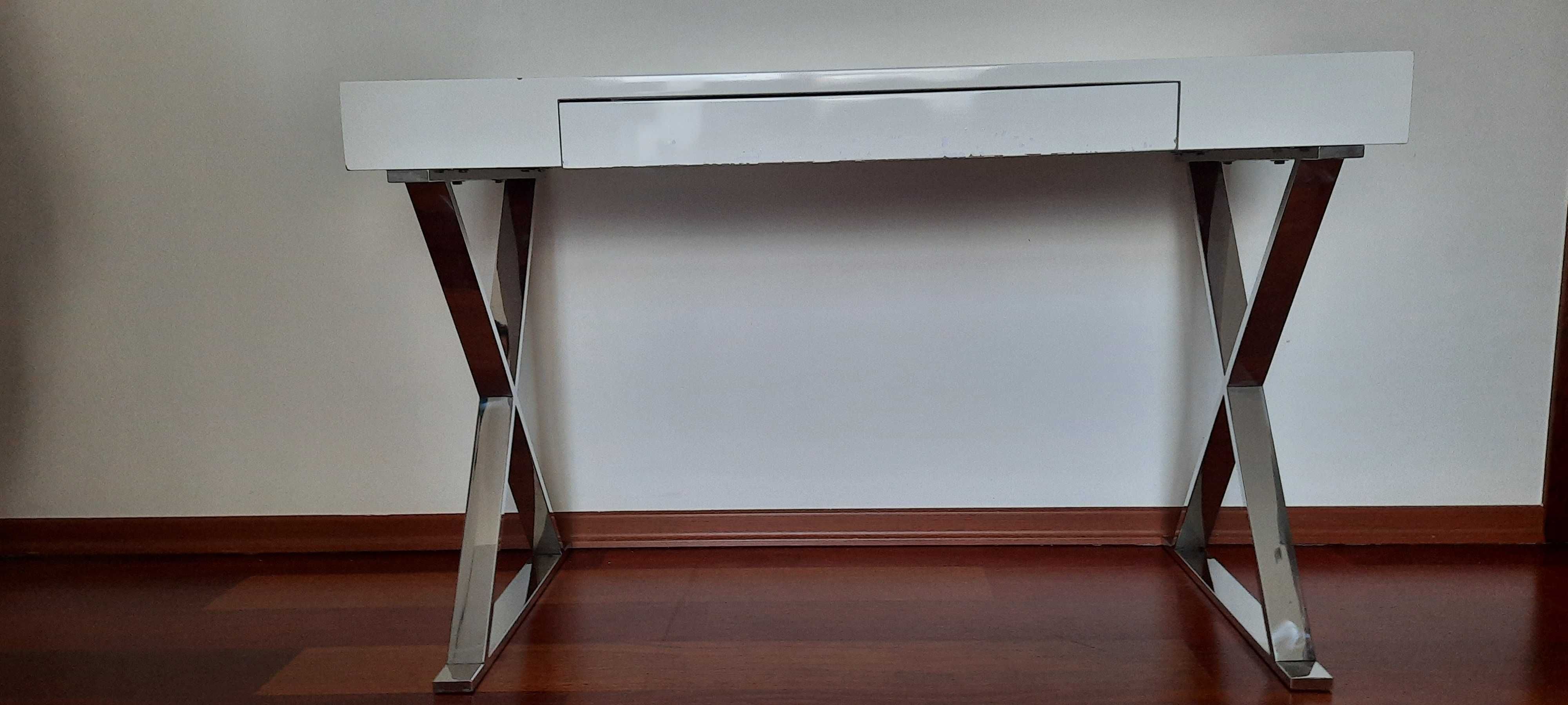 Biurko z szufladą biały połysk, nogi X chrom 120 cm