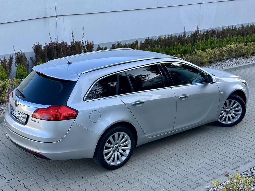 Opel Insignia . Niski przebieg . Nowy rozrząd . PT i OC na rok .