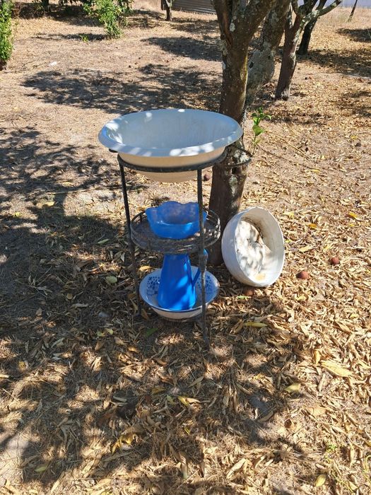 Conjunto lavatório em ferro antigo