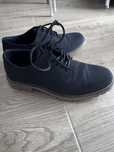 Sapatos azuis escuros lefties
