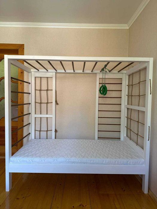 Ліжечко дитяче будиночок спорт дерев'яне