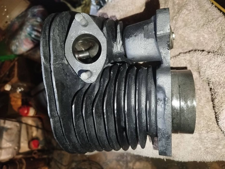 Циліндри к750 відновлені, поршня 78.44.