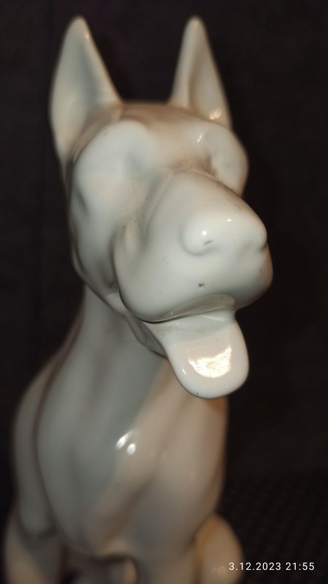 Wielka Figurka Psa Dog Biała Porcelana  H 27 cm