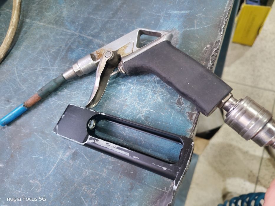 Пистолет строітельний газ
