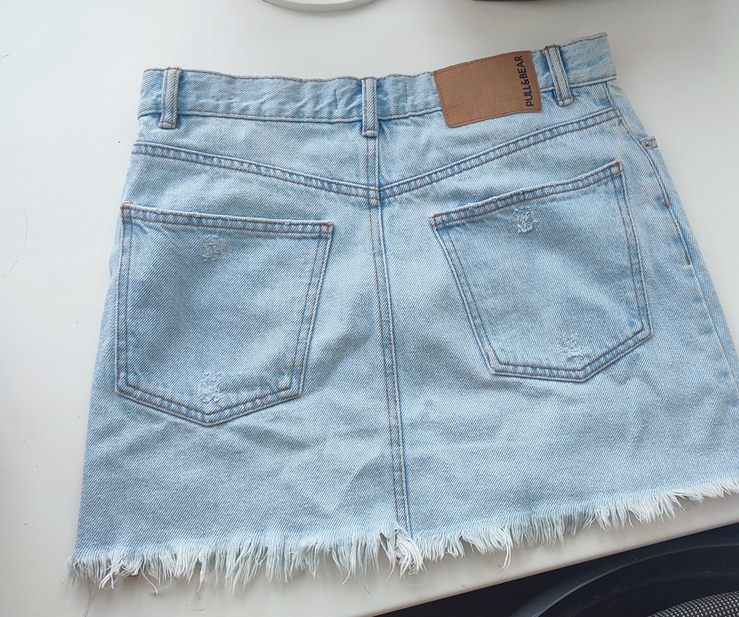 Джинсова спідниця pull&bear блакитного кольору, дуже гарна, та жіночна