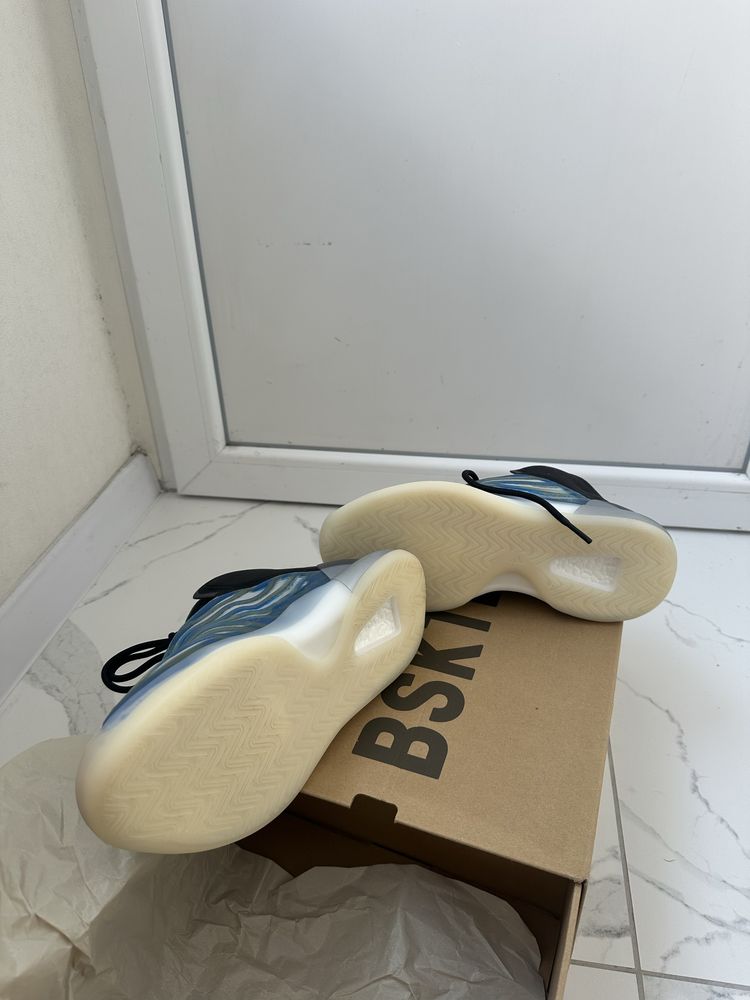 Adidas yeezy BSKTBL QNTM