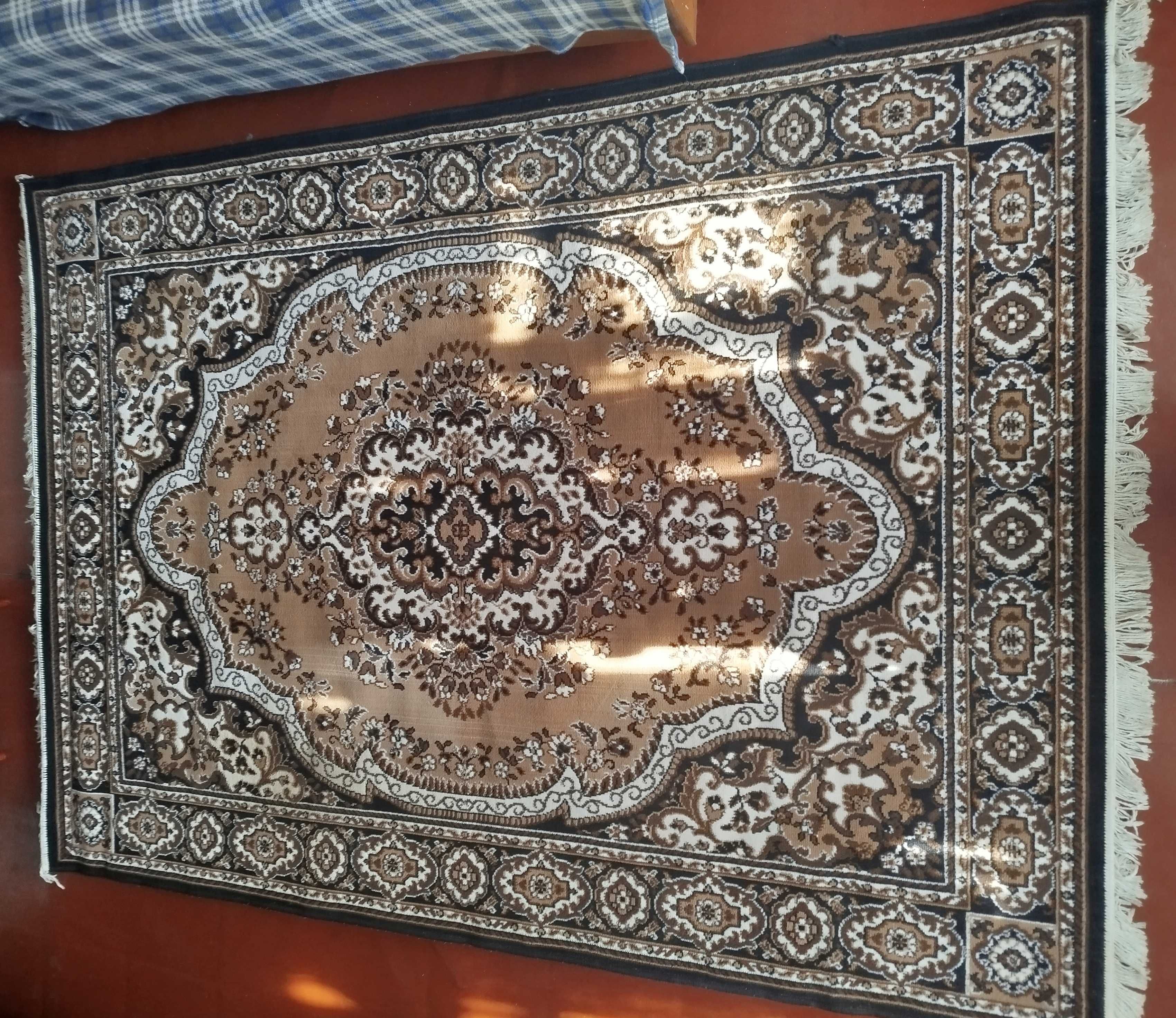 Продам килим у гарному стані
