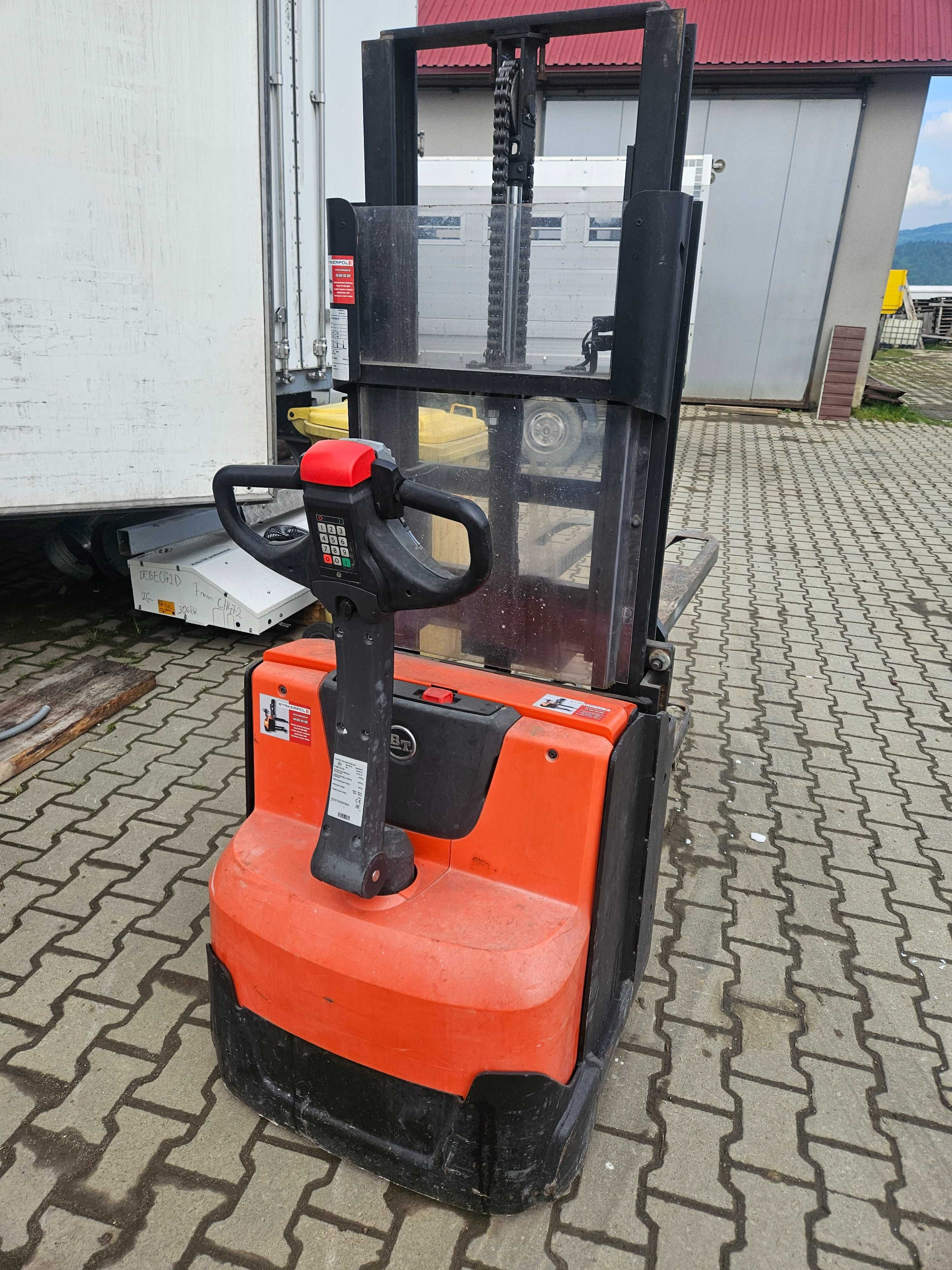 Paleciak elektryczny wózek podnośnikowy Toyota BT SWE200d 2016