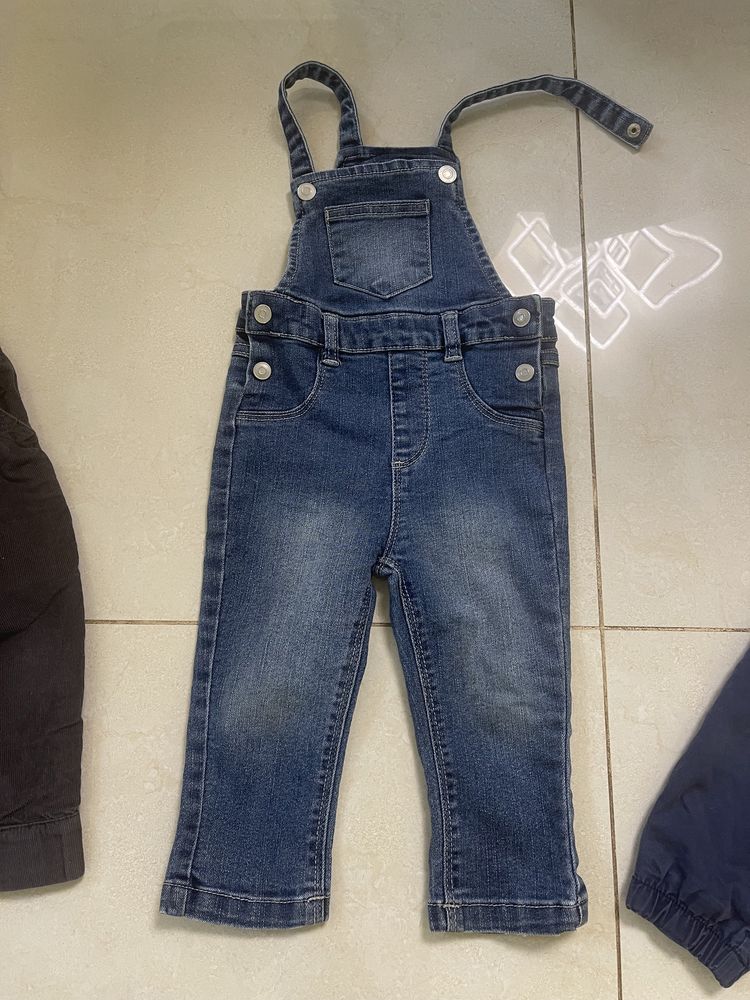Детский комбинезон и джинсы