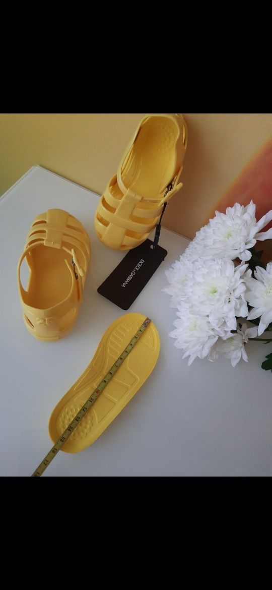 Желтые босоножки Dolce&Gabbana 25 размер