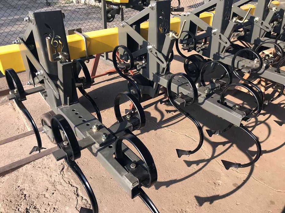 Культиватор міжрядний (просапний) універсальний КПУ-5,6