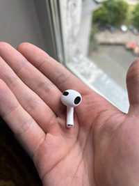 Рыпящий левый Airpods (3-го поколения) Серийный: GX9GQF4E035Y