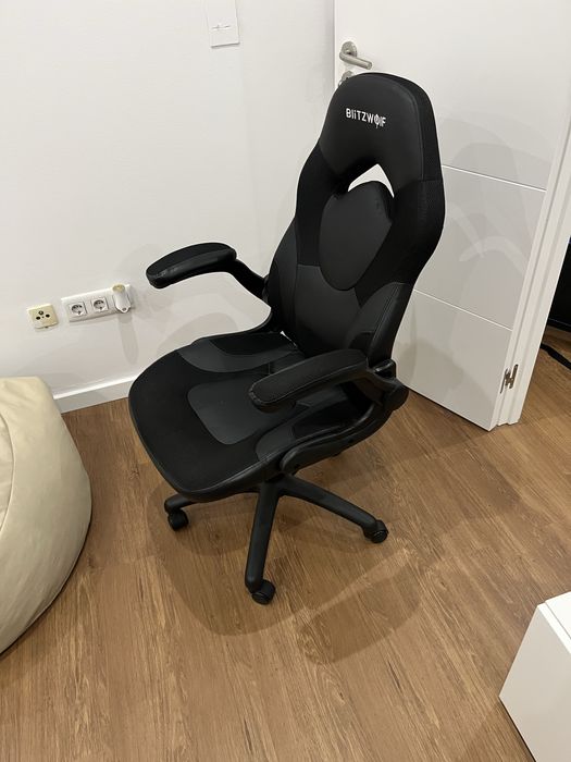 Cadeira gaming preta