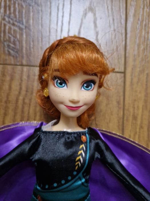 Співаюча лялька Холодне серц Анна від Hasbro