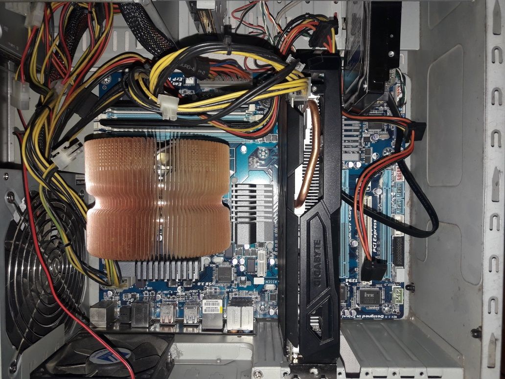 ПРОДАМ комплект на процессоре AMD FX 8350 _40_