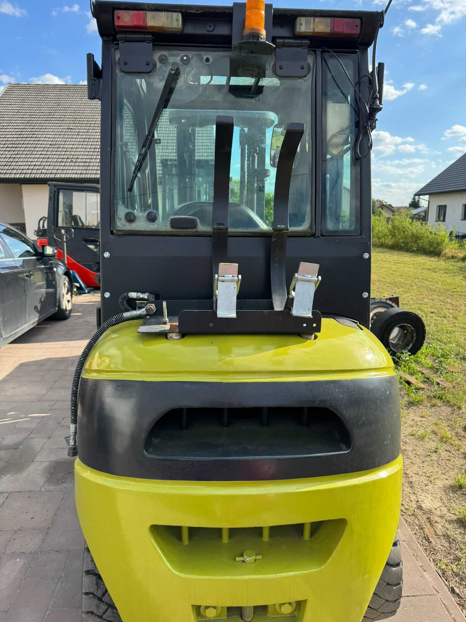Sprzedam wózek widłowy Clark C25L – 2010 – udźwig 2500 kg – LPG