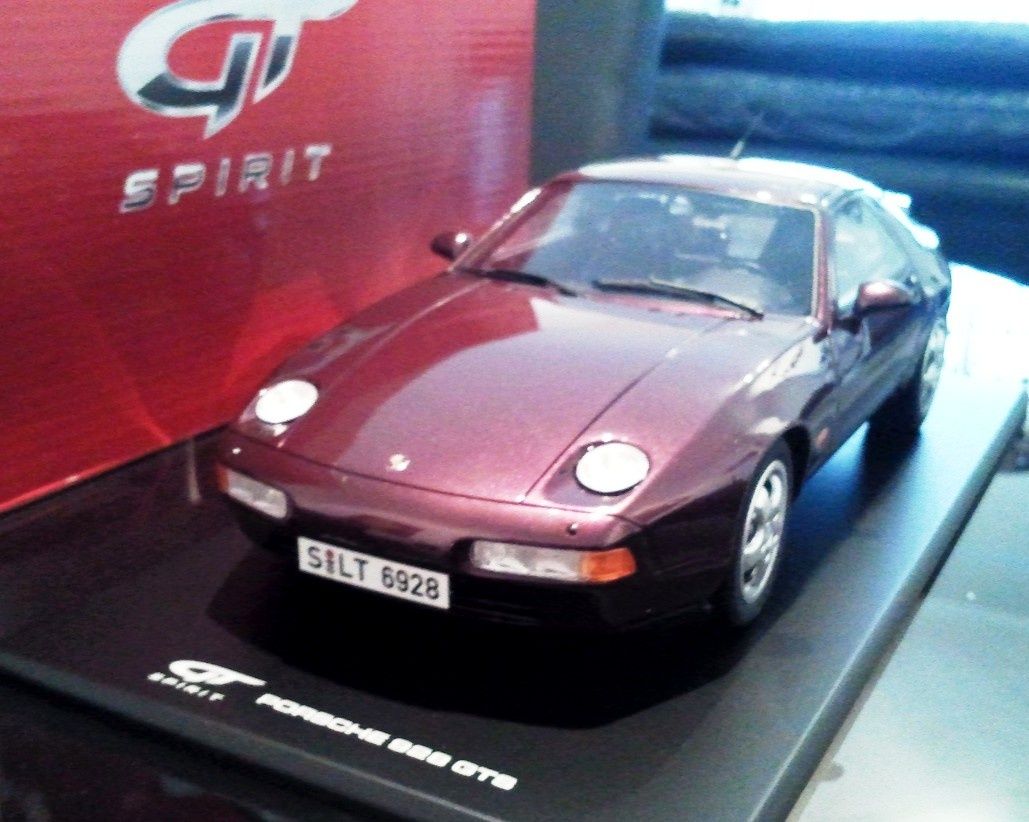 Porsche 928 GTS 1:18 GT Spirit