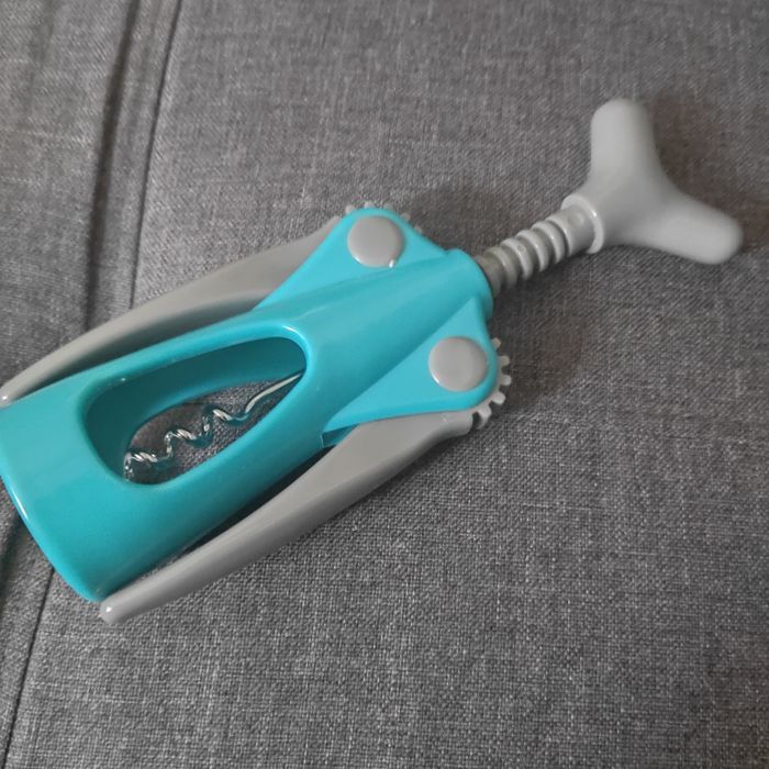 Otwieracz do butelek - korkociąg