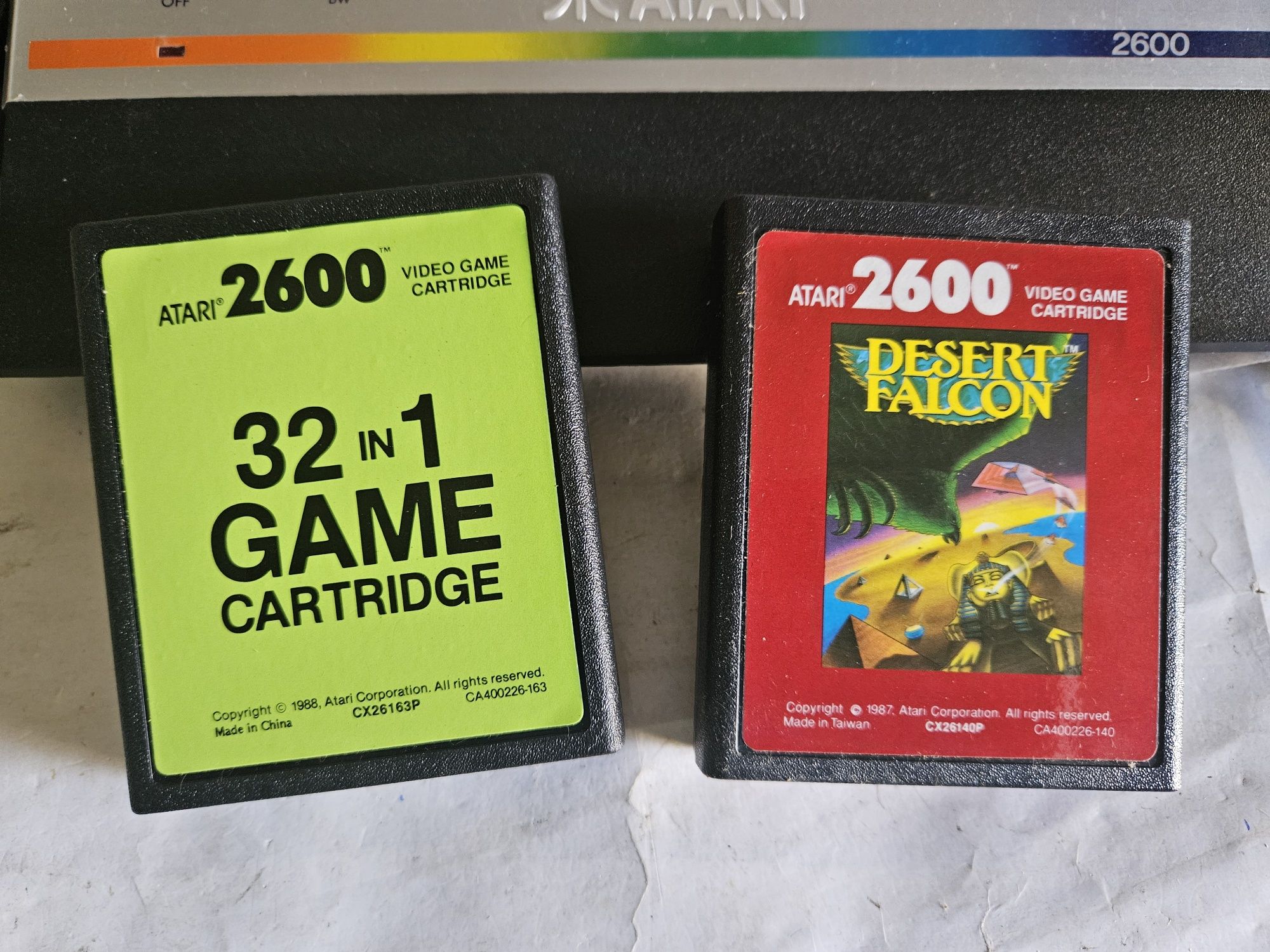 Atari com caixa e jogos