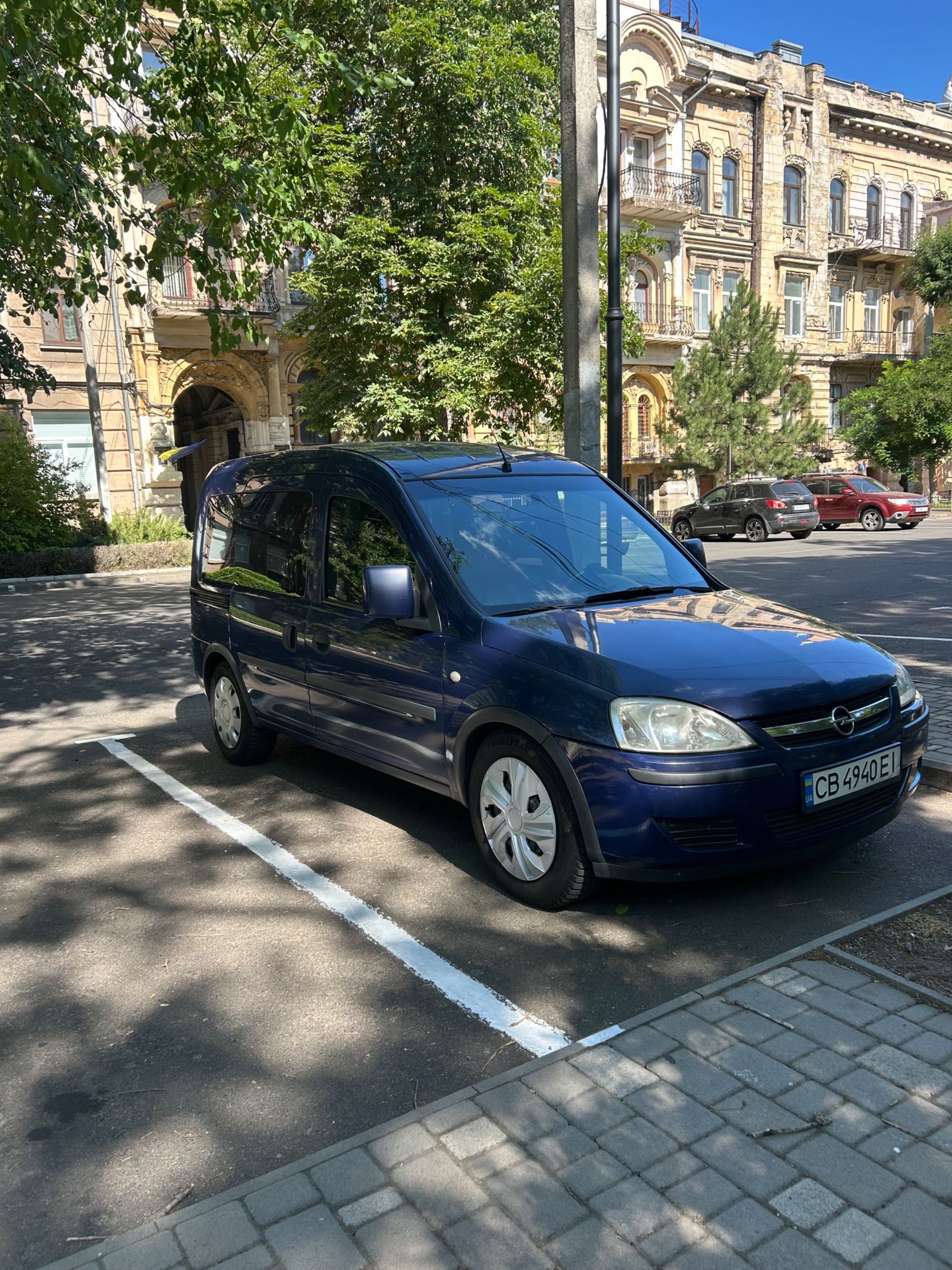 Авто «Opel Combo»