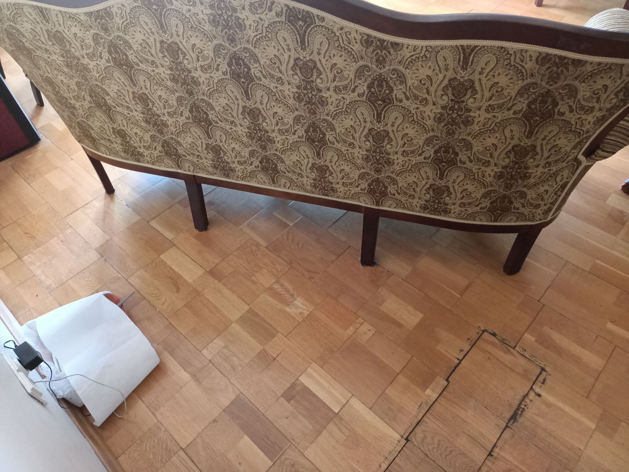 Stylowy, ludwikowski komplet wypoczynkowy,kanapa+ dwa fotele.
