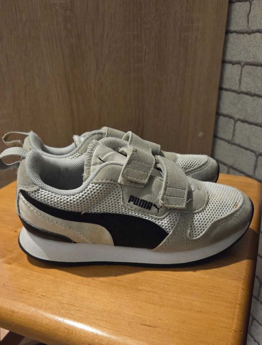 Дитячі крововки на дівчинку