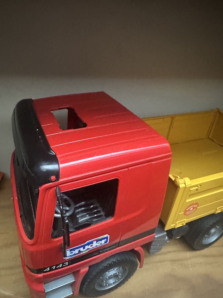 Camião miniatura da Bruder escala 1:16