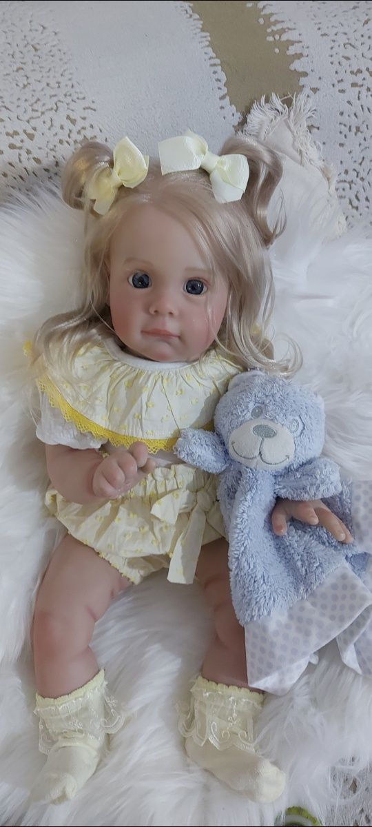 Bebe Reborn realista menina 60 cm cabelo loiro comprido