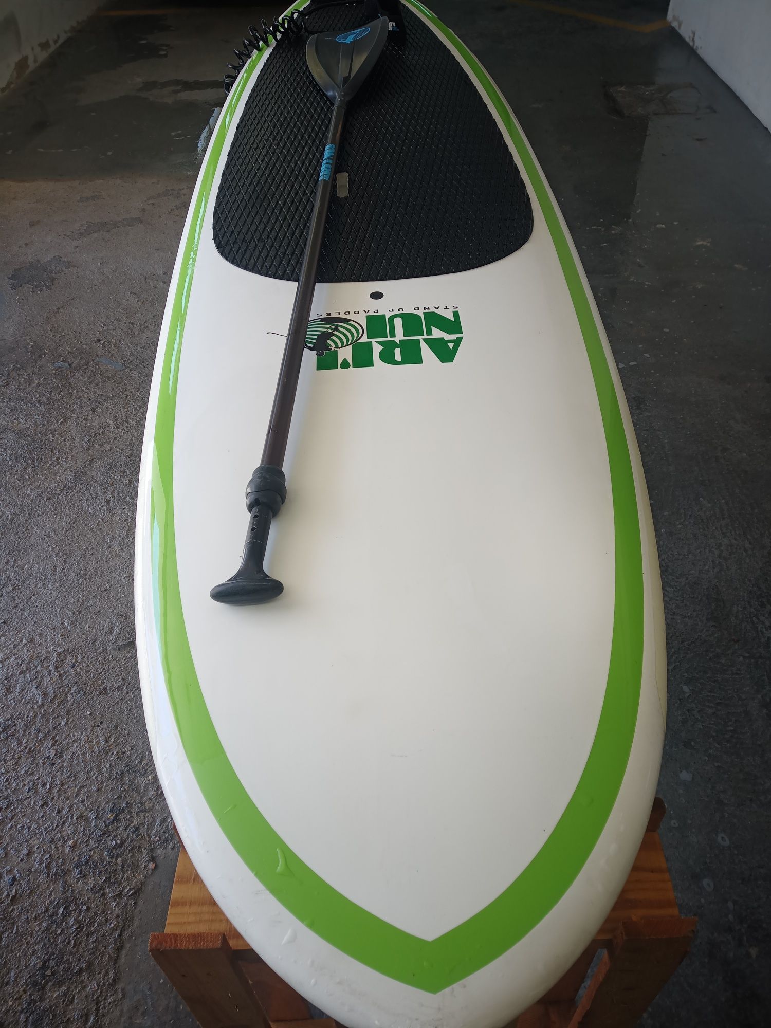 Paddle surfboard