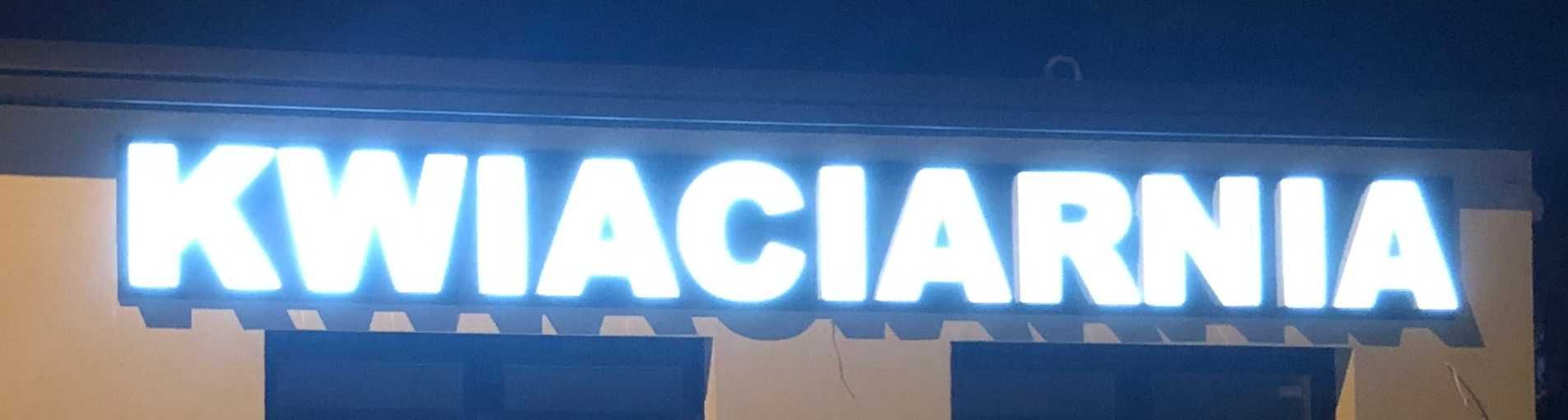 Szyld baner reklama dibond KWIACIARNIA duże podświetlane litery.