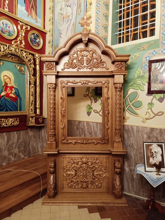 3d різьба Кіот, Бічний пристіл, іконостас