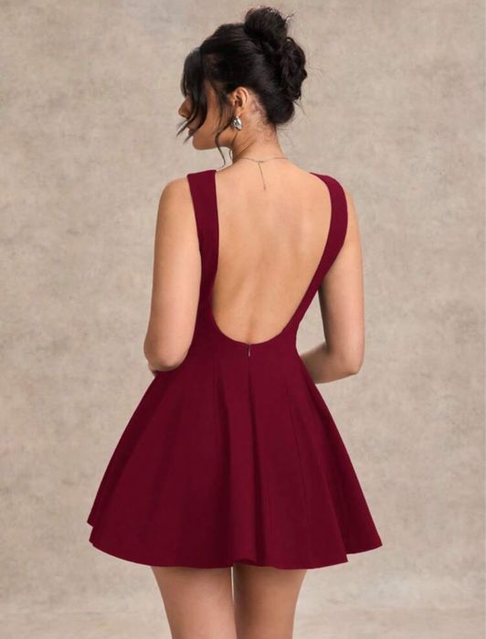 Однотонна сексуальна мінімалістична сукня кольору бургунді