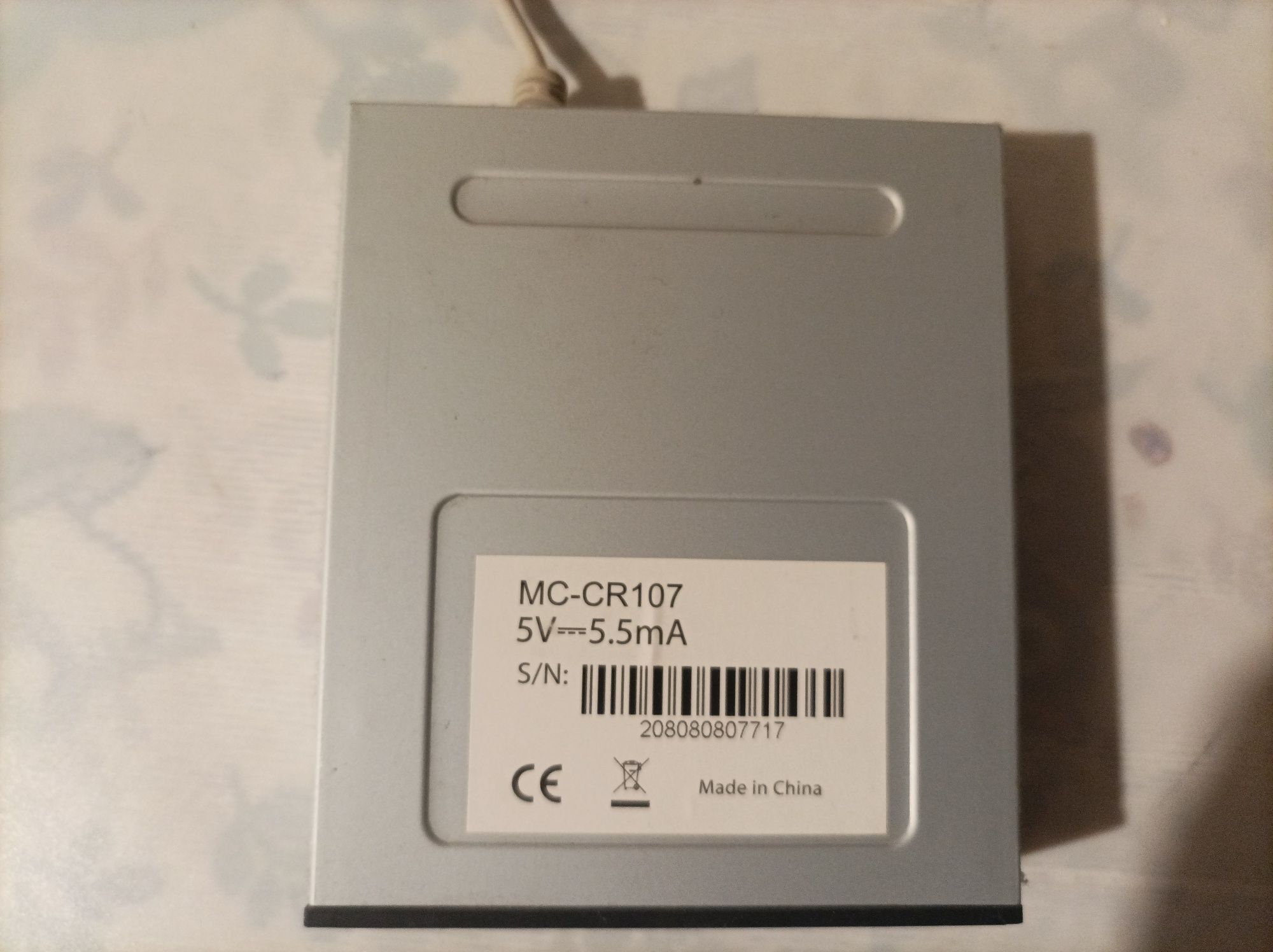 Czytnik kart pamięci . MC-CR107