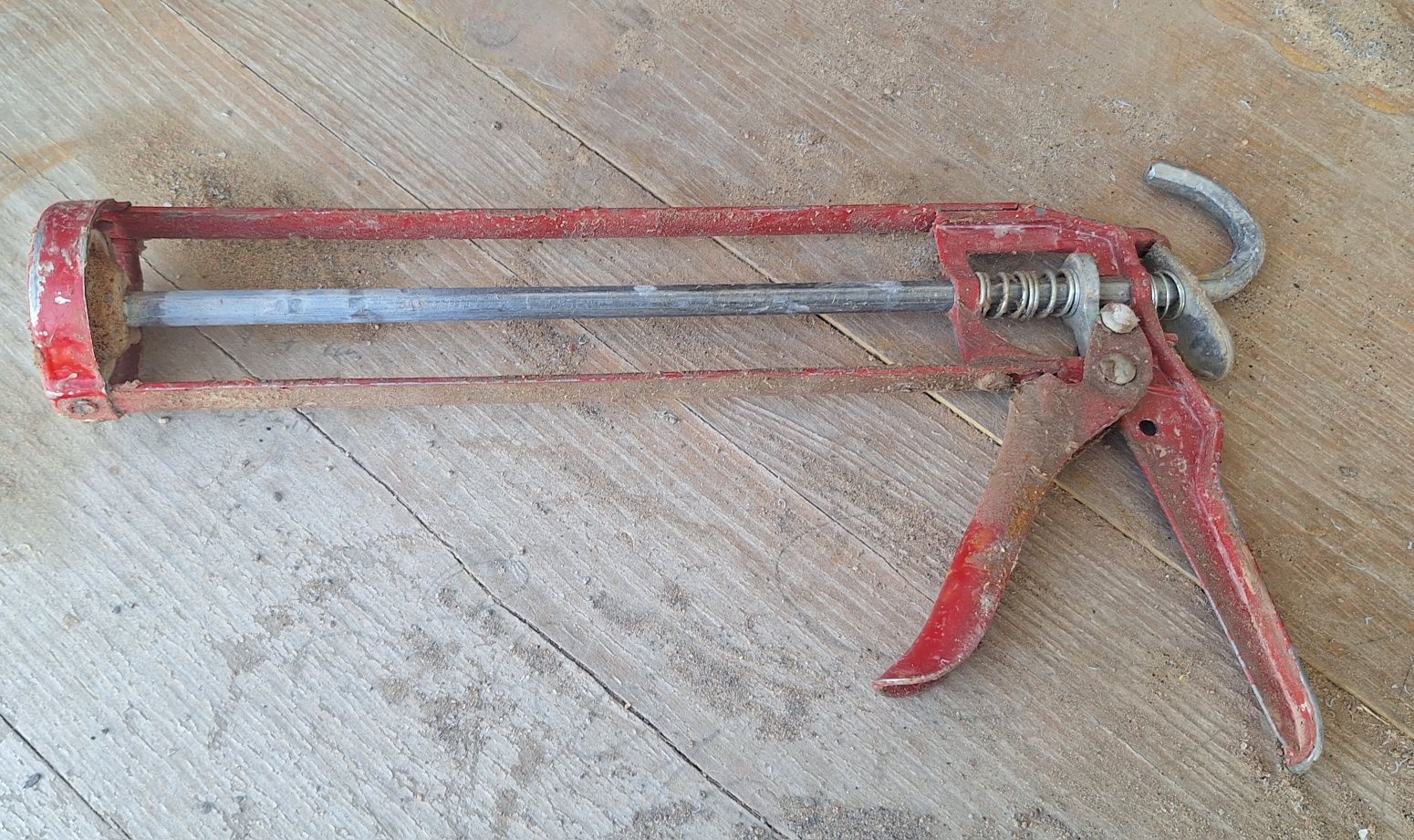 Stary pistolet do silikonu