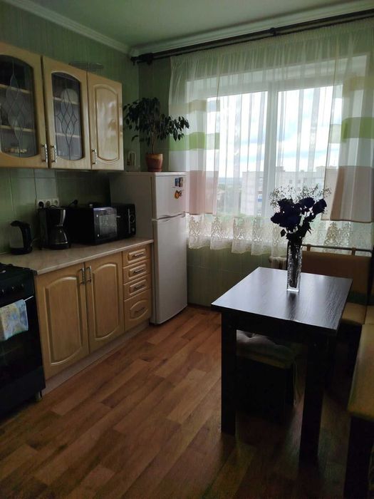 Здається подобово 3-х кімнатна квартира