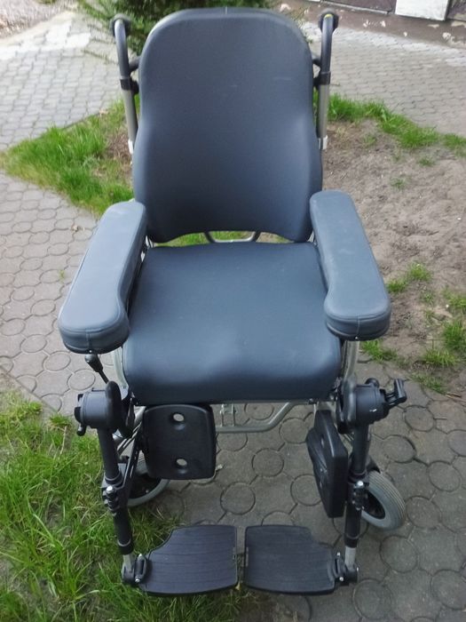 Sprzedam wózek inwalidzki+ podjazd