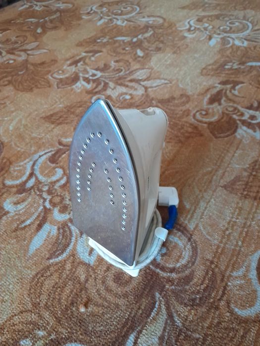 Б/в праска "Philips Mistral 34" в робочому стані.