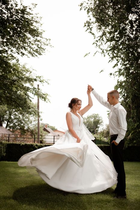 Весільна сукня айворі