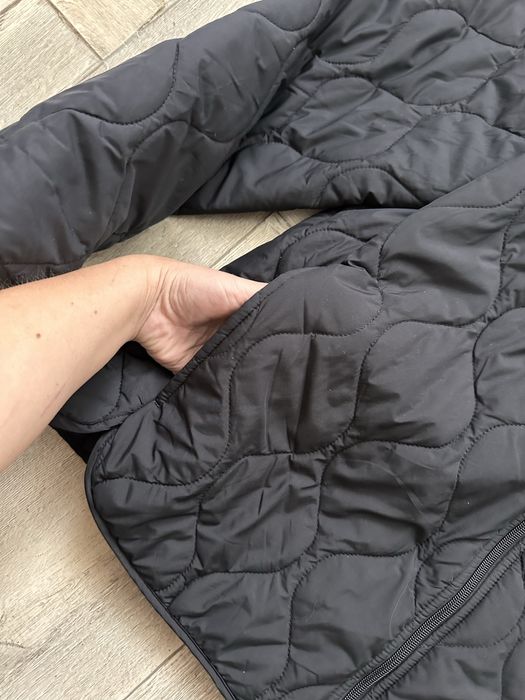Демисезонная стеганая куртка чёрная женская
